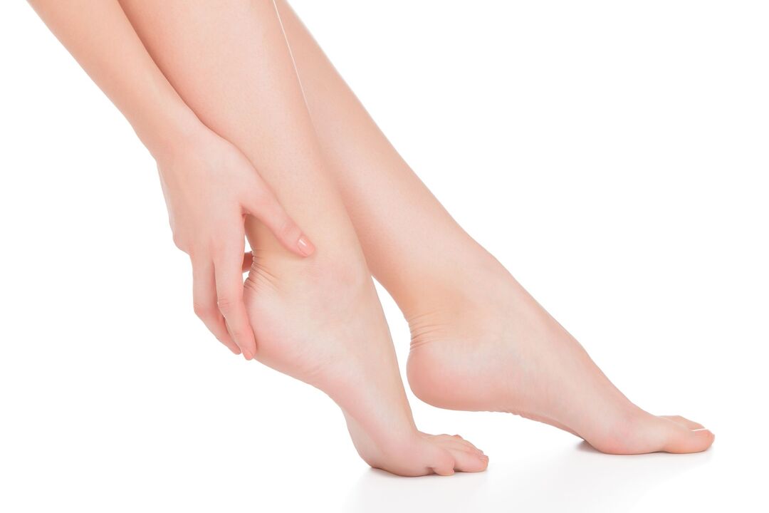 Brazos y piernas saludables después de tratar el hongo crema de demyxil